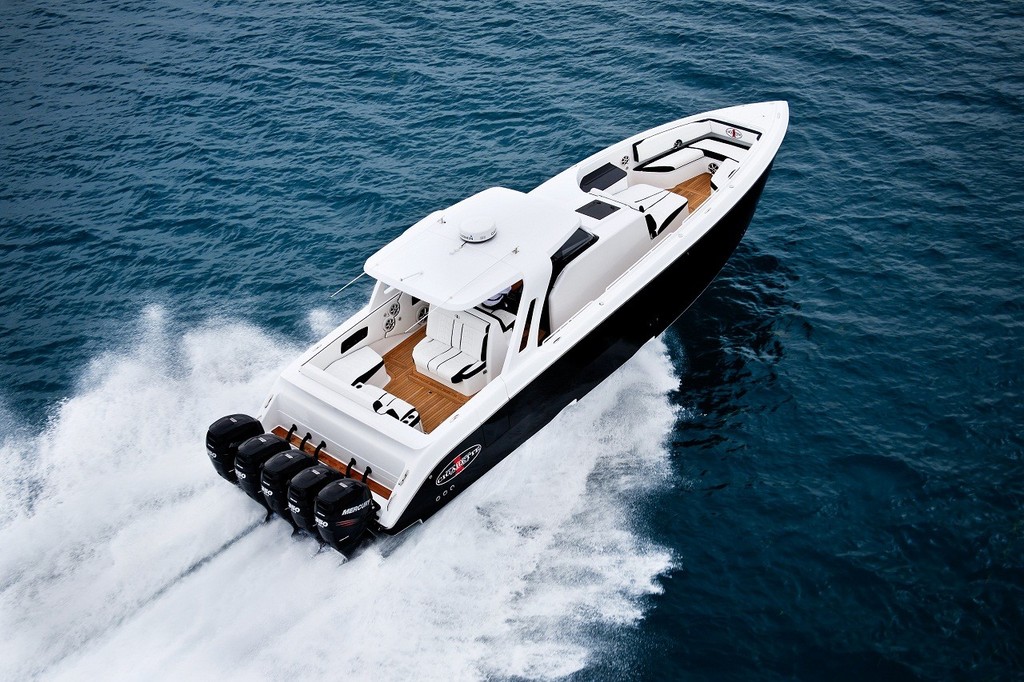 All five engines ’humming’, the 42 Huntress soars to the plane with the greatest of ease - 42 Huntress © Cigarette Racing .